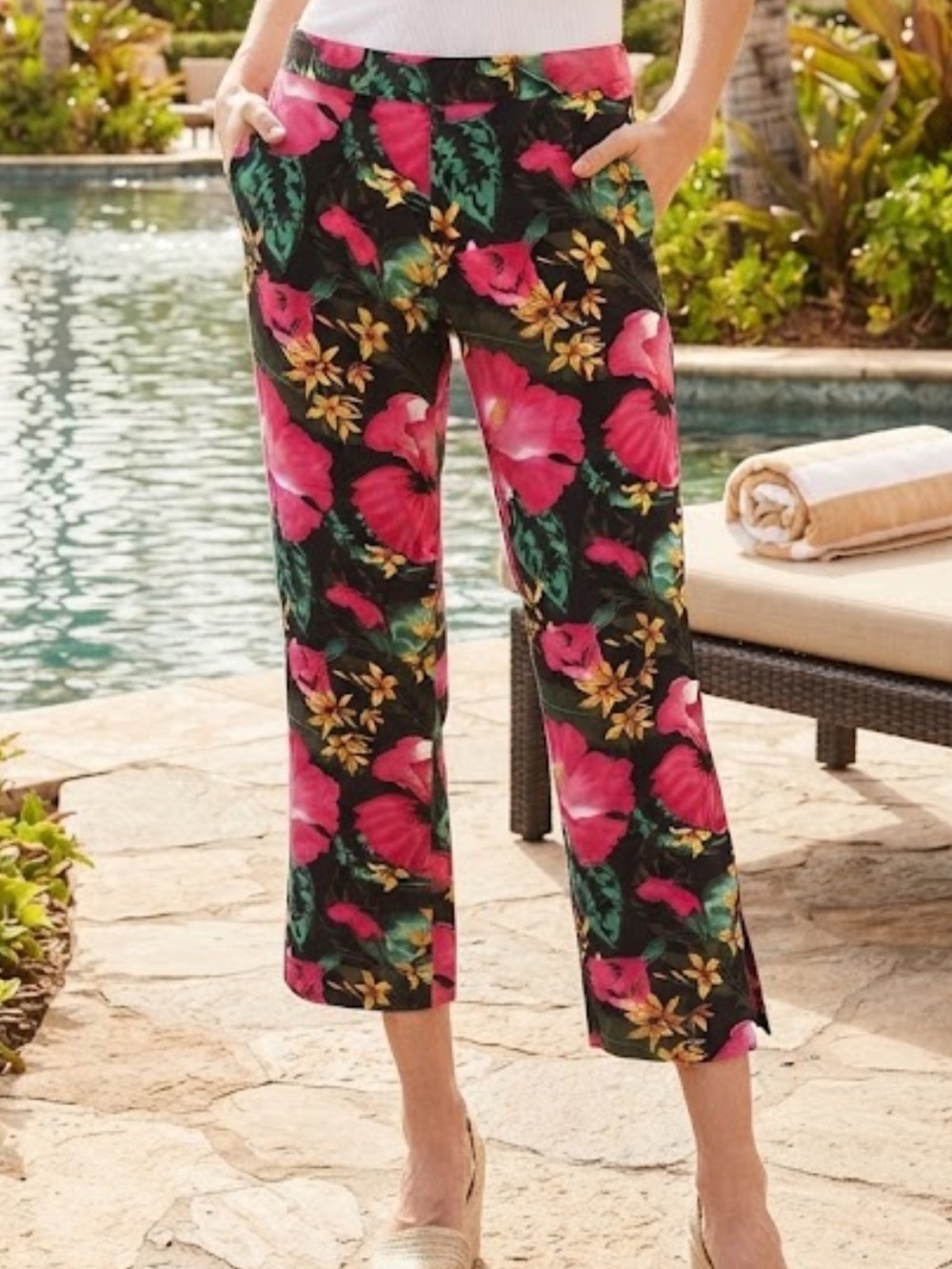 Caché y2k Tropical Floral Hibiscus Crop capri pants Slit Hem Cotton Lycra 4